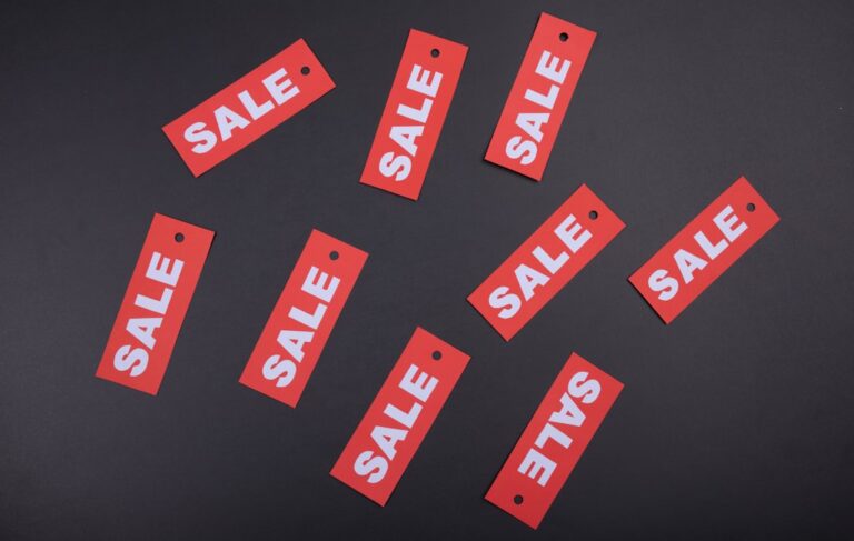 Discount sale signage