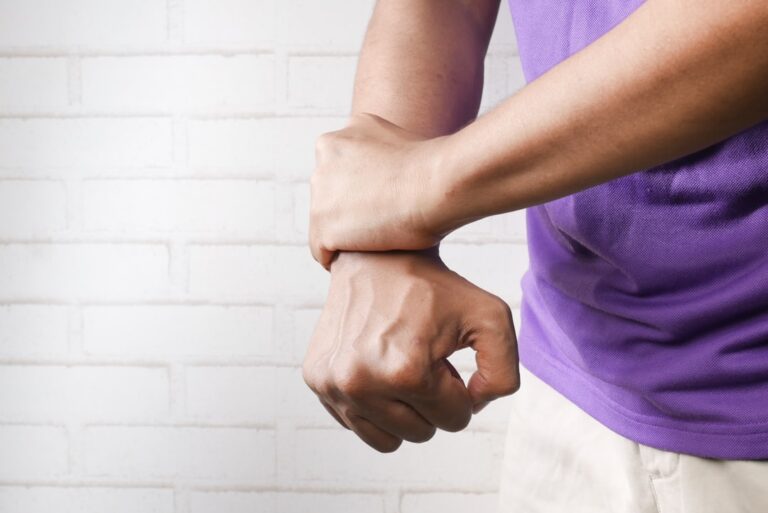Hands showing signs of tendinitis pain